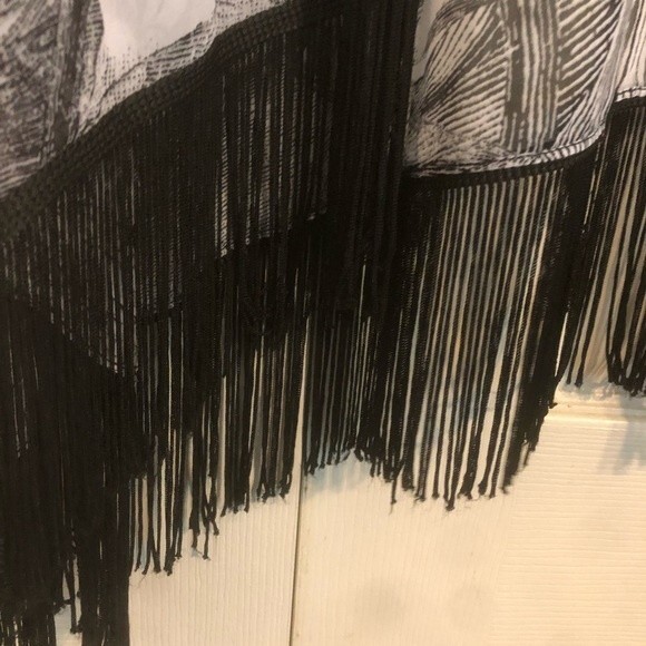 CHICO'S SMALL MEDIUM Black White Cardigan Fringe Wrap Shawl  Oversized Floral - Picture 2 of 9